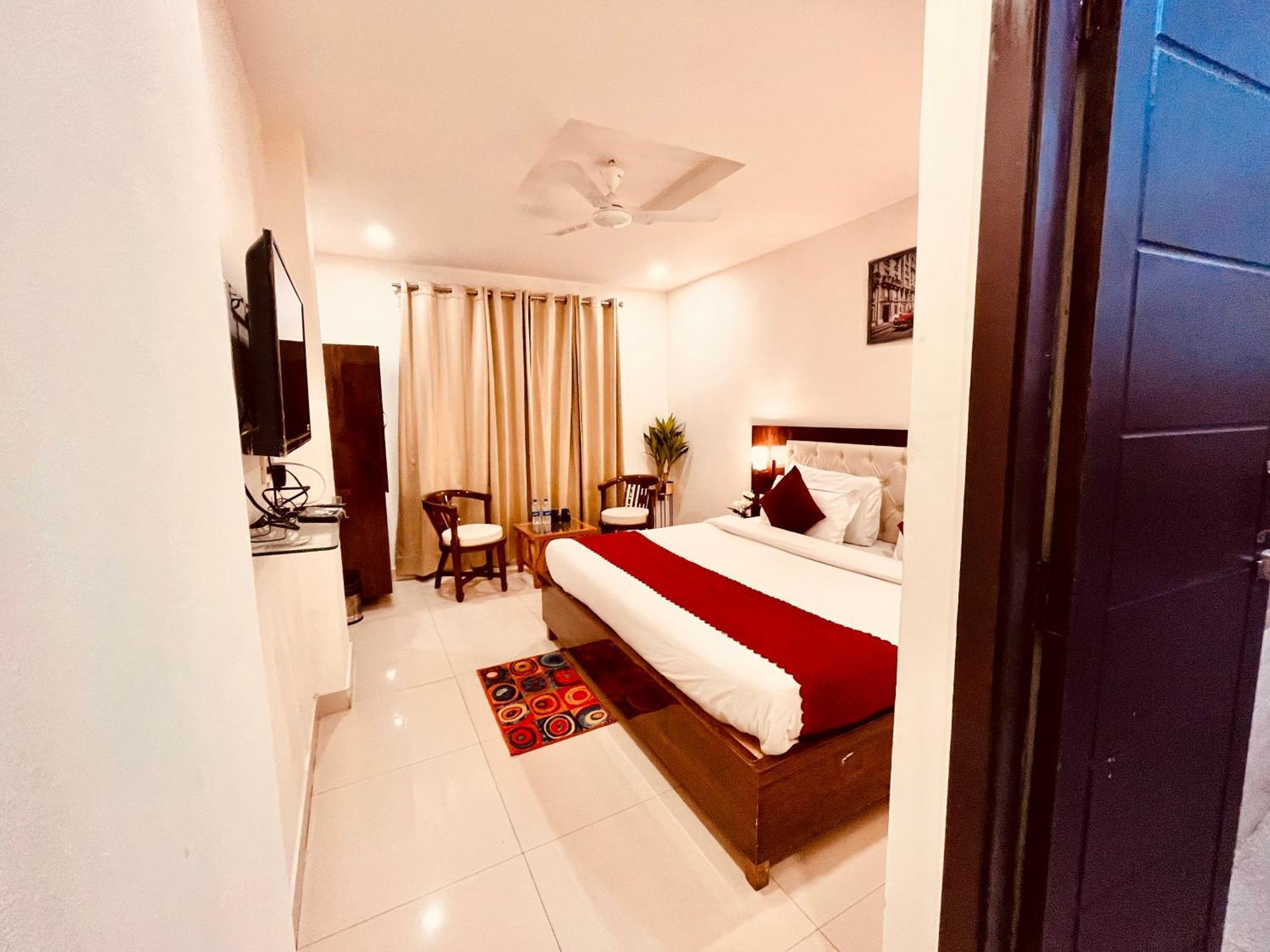 Sampat Royal Cafe Otel Delhi  Dış mekan fotoğraf