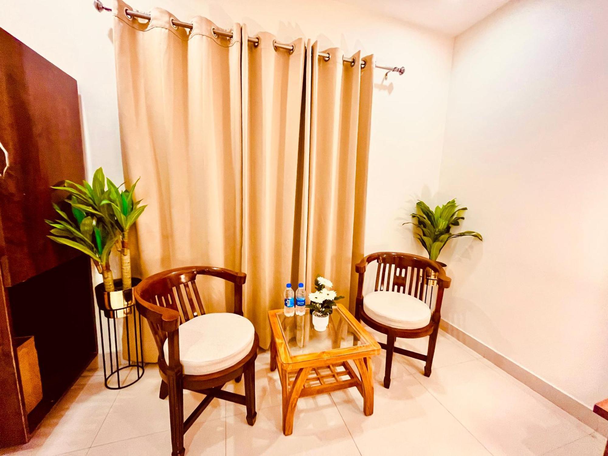 Sampat Royal Cafe Otel Delhi  Dış mekan fotoğraf