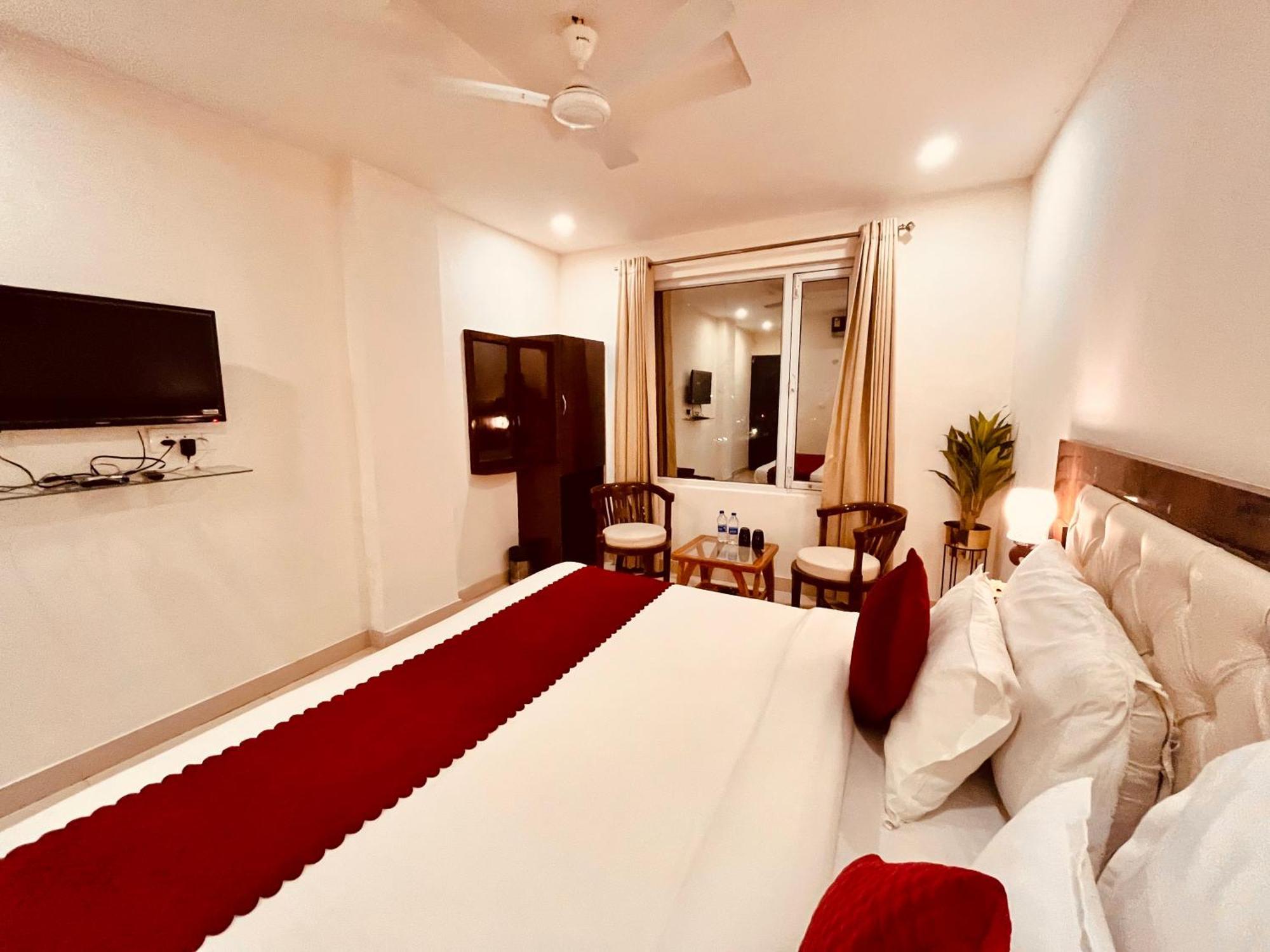 Sampat Royal Cafe Otel Delhi  Dış mekan fotoğraf